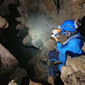Connection between speleology, water conservation and Holosys